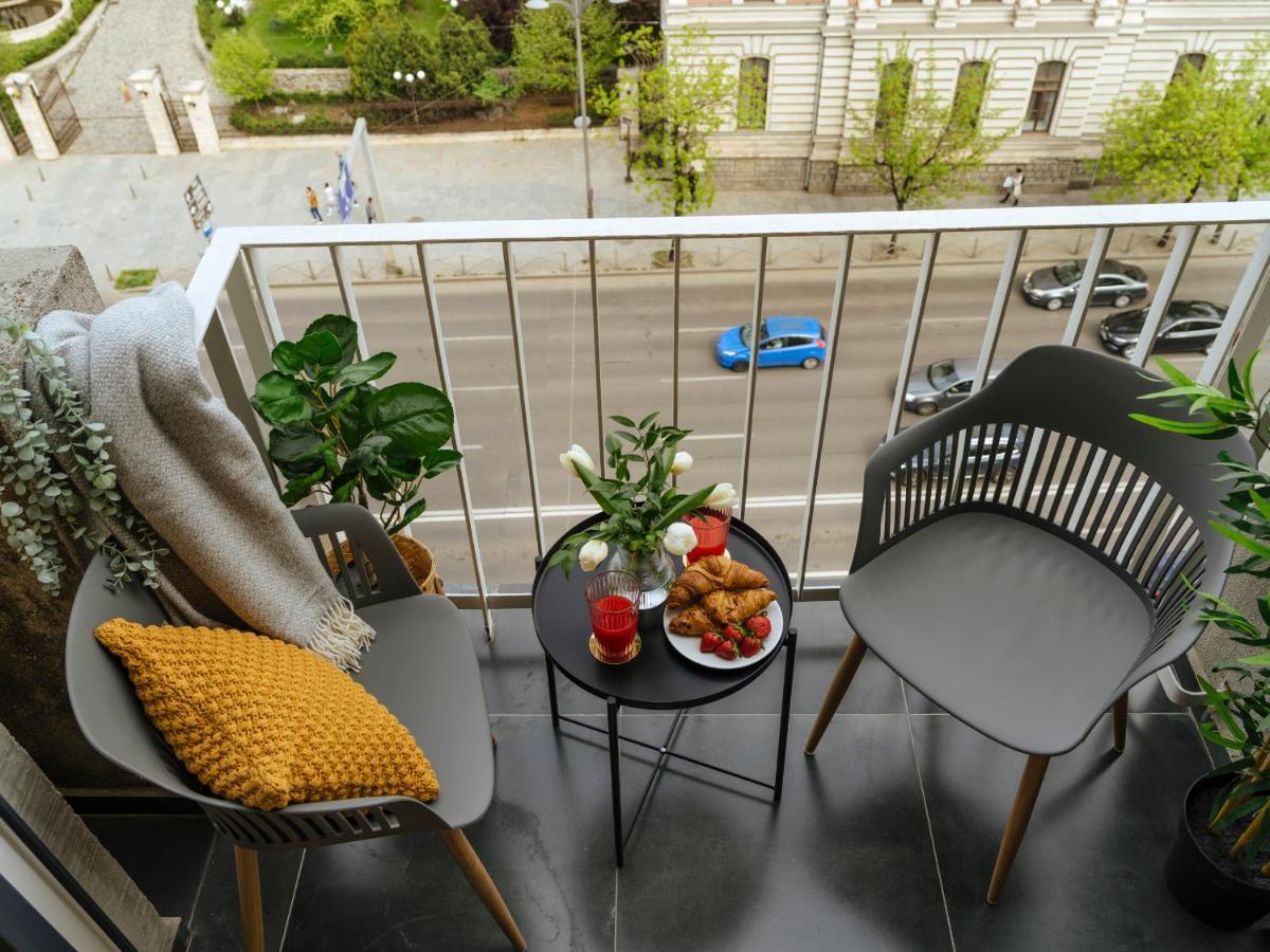 Sunny 2br Flat - Location - Amazing Balcony *