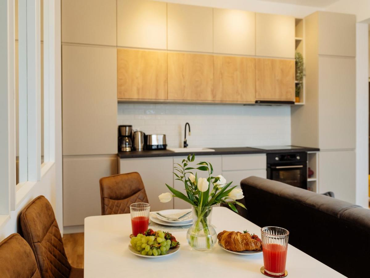 Sunny 2br Flat - Location - Amazing Balcony Apartment