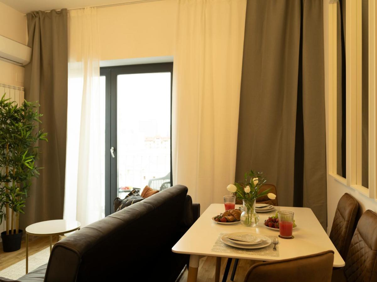 Sunny 2br Flat - Location - Amazing Balcony Apartment *