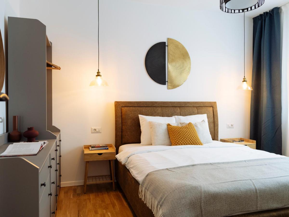 Sunny 2br Flat - Location - Amazing Balcony Apartment