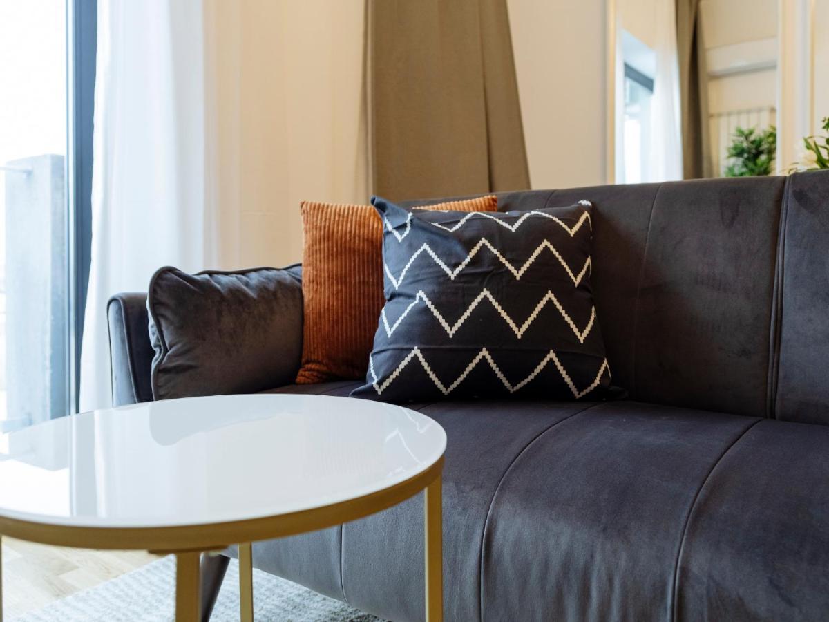 Sunny 2br Flat - Location - Amazing Balcony Apartment