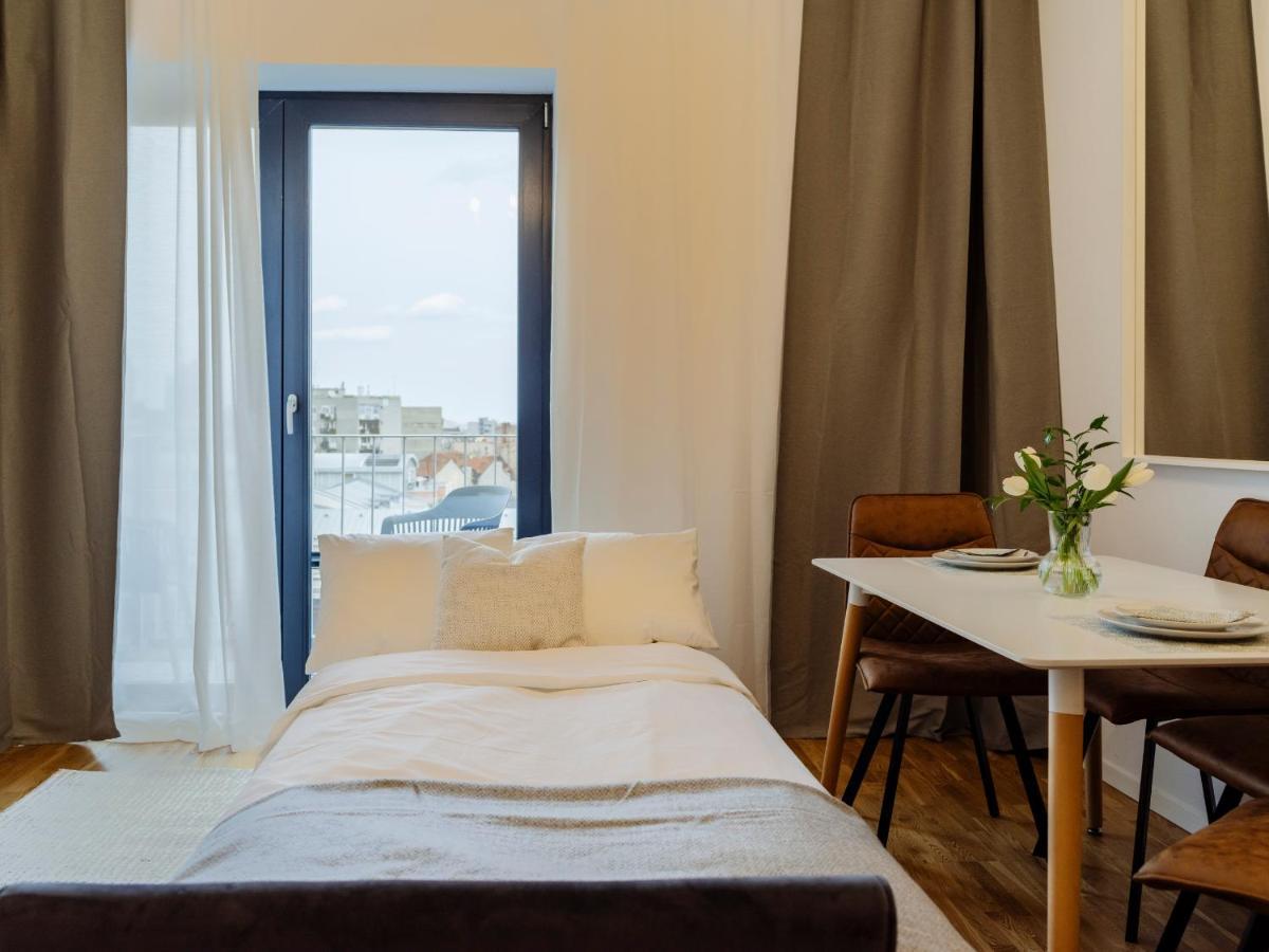 Apartment Sunny 2br Flat - Location - Amazing Balcony *