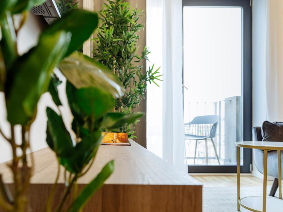 Sunny 2br Flat - Location - Amazing Balcony Apartment