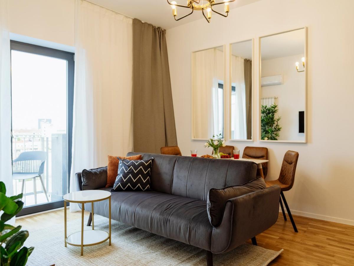 Sunny 2br Flat - Location - Amazing Balcony Apartment *