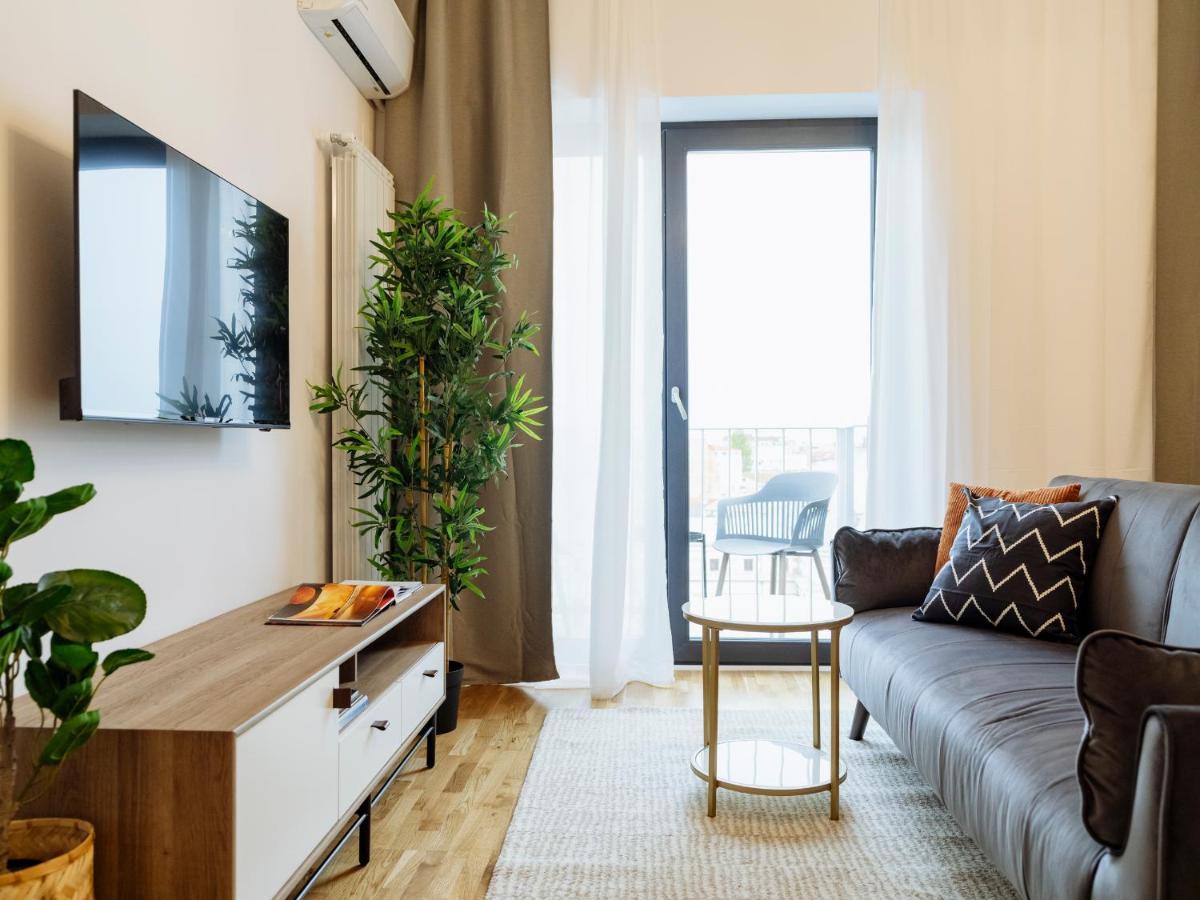Sunny 2br Flat - Location - Amazing Balcony Apartment